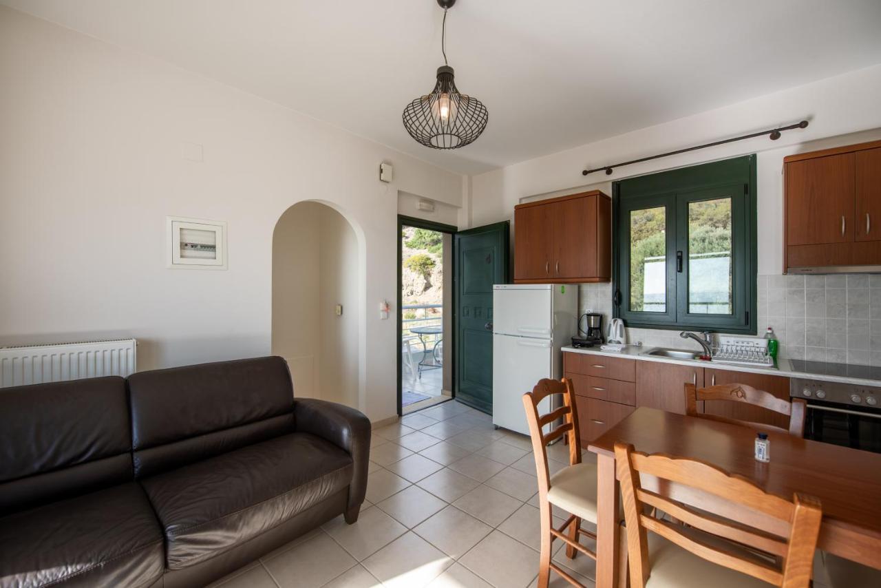 Portela Apartments Kampoula Кератокампос Екстериор снимка