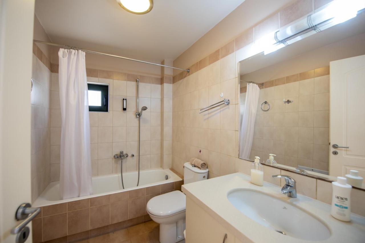 Portela Apartments Kampoula Кератокампос Екстериор снимка