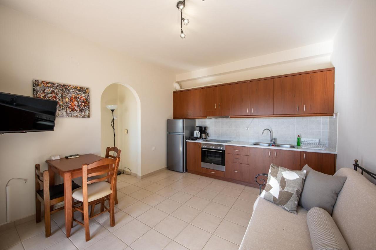 Portela Apartments Kampoula Кератокампос Екстериор снимка