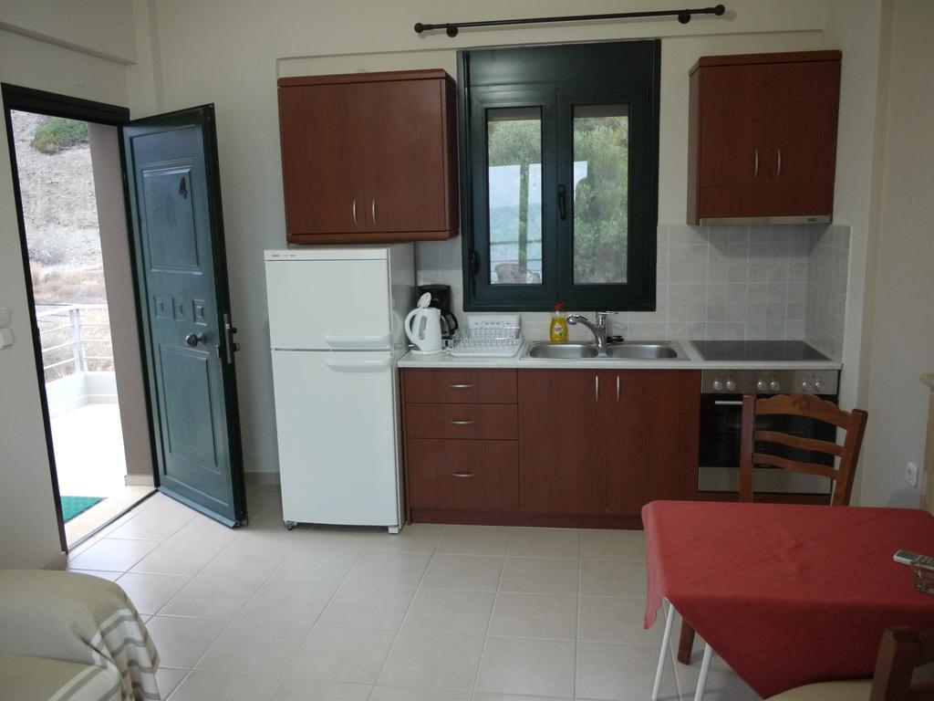 Portela Apartments Kampoula Кератокампос Стая снимка