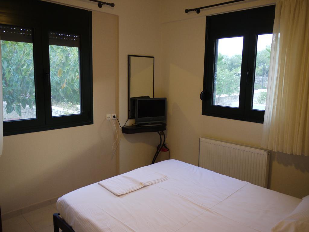 Portela Apartments Kampoula Кератокампос Екстериор снимка