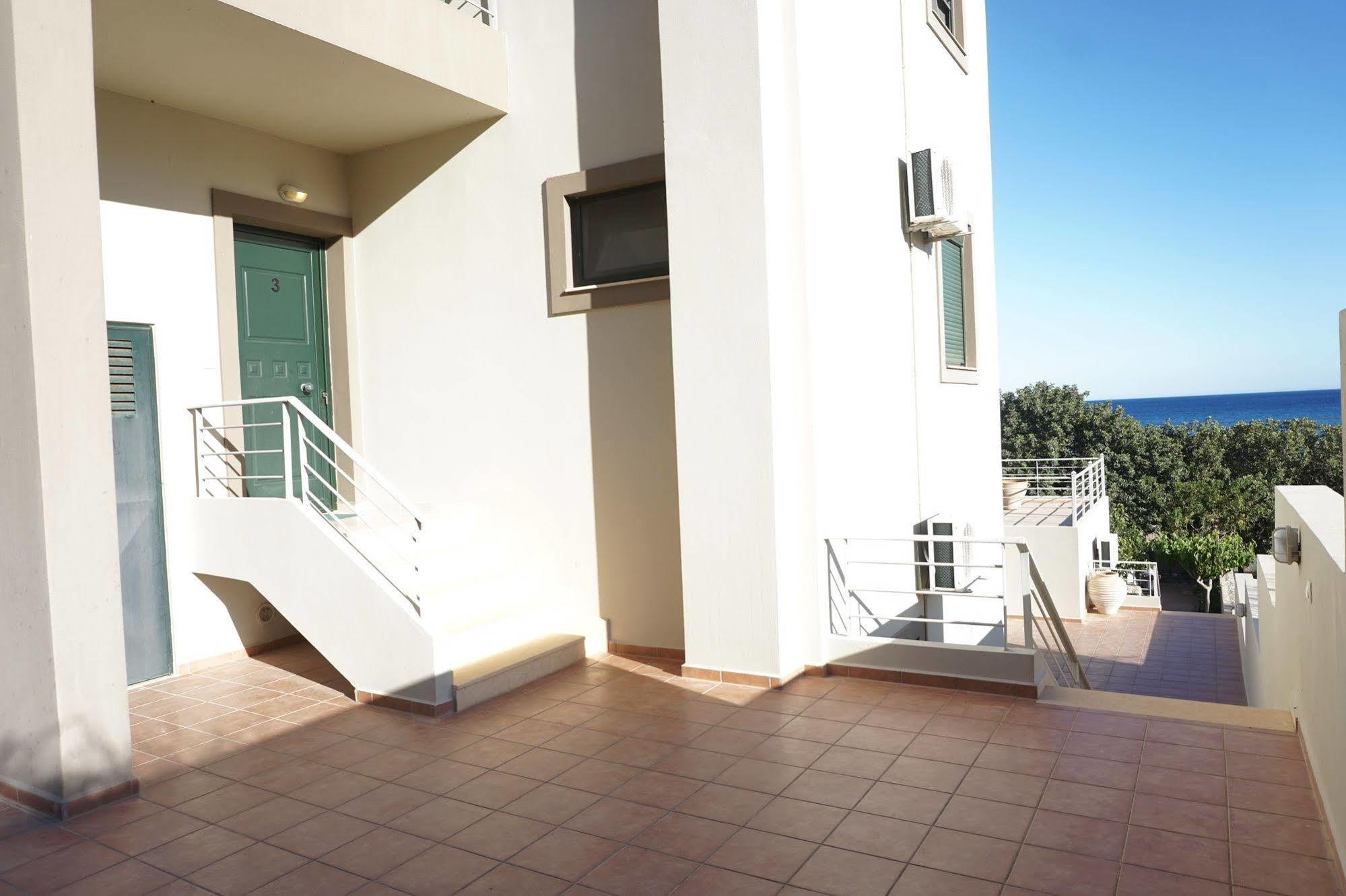 Portela Apartments Kampoula Кератокампос Екстериор снимка