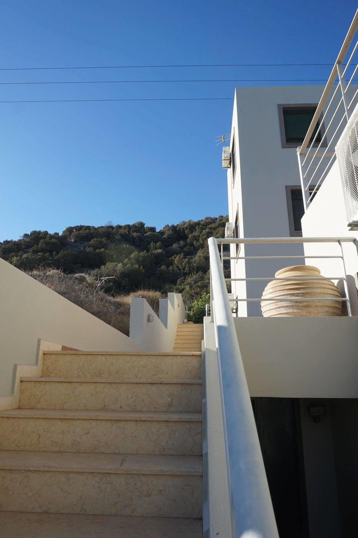 Portela Apartments Kampoula Кератокампос Екстериор снимка