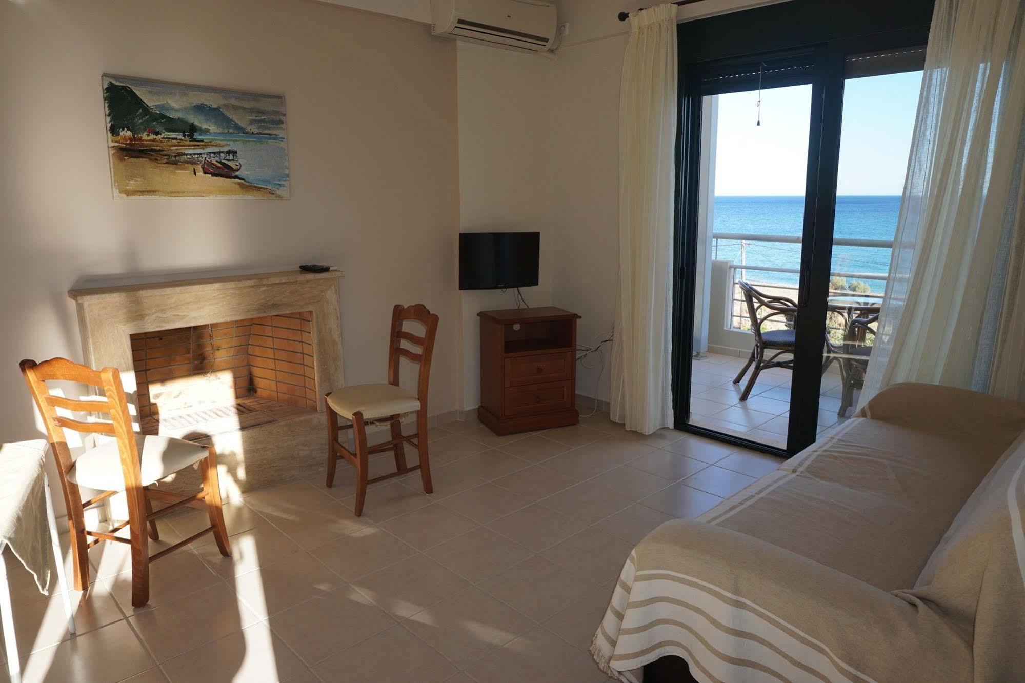 Portela Apartments Kampoula Кератокампос Екстериор снимка