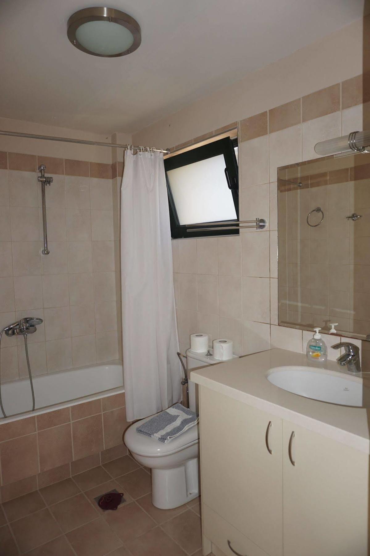 Portela Apartments Kampoula Кератокампос Екстериор снимка