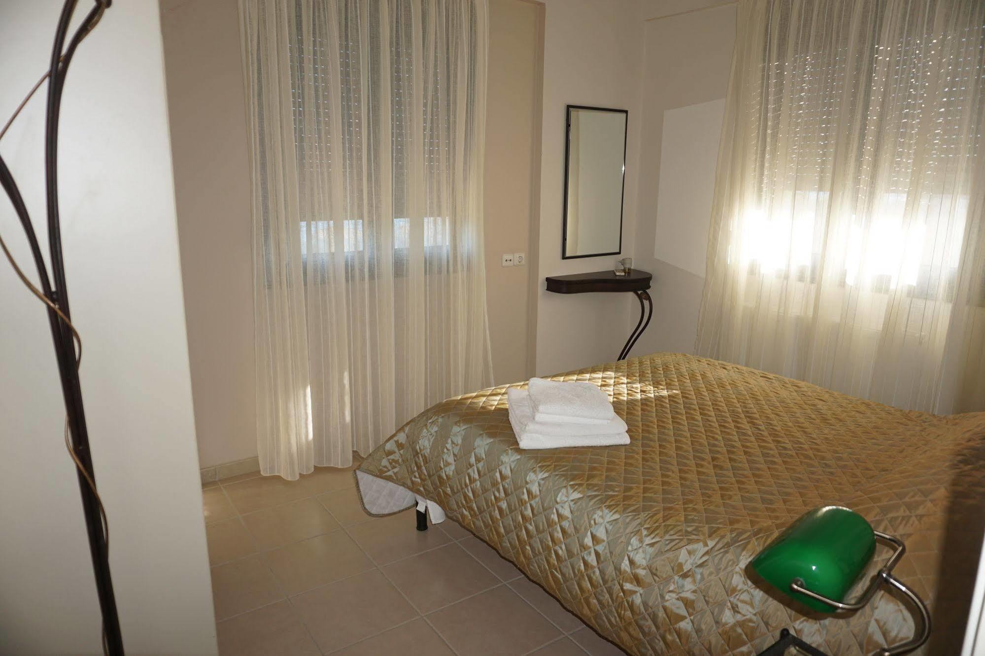 Portela Apartments Kampoula Кератокампос Екстериор снимка