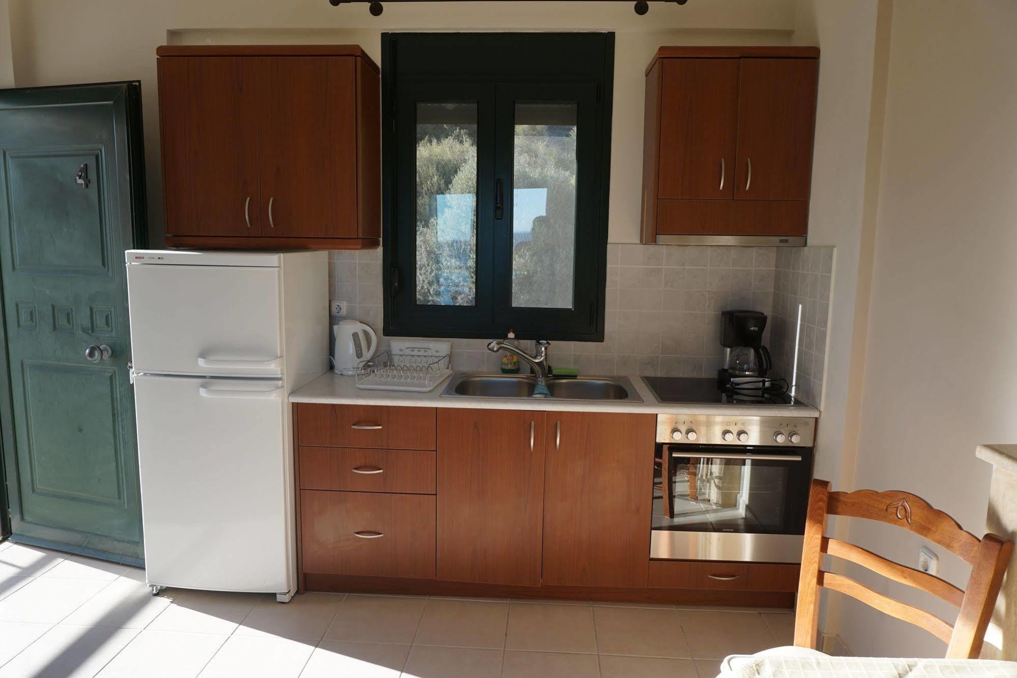 Portela Apartments Kampoula Кератокампос Екстериор снимка