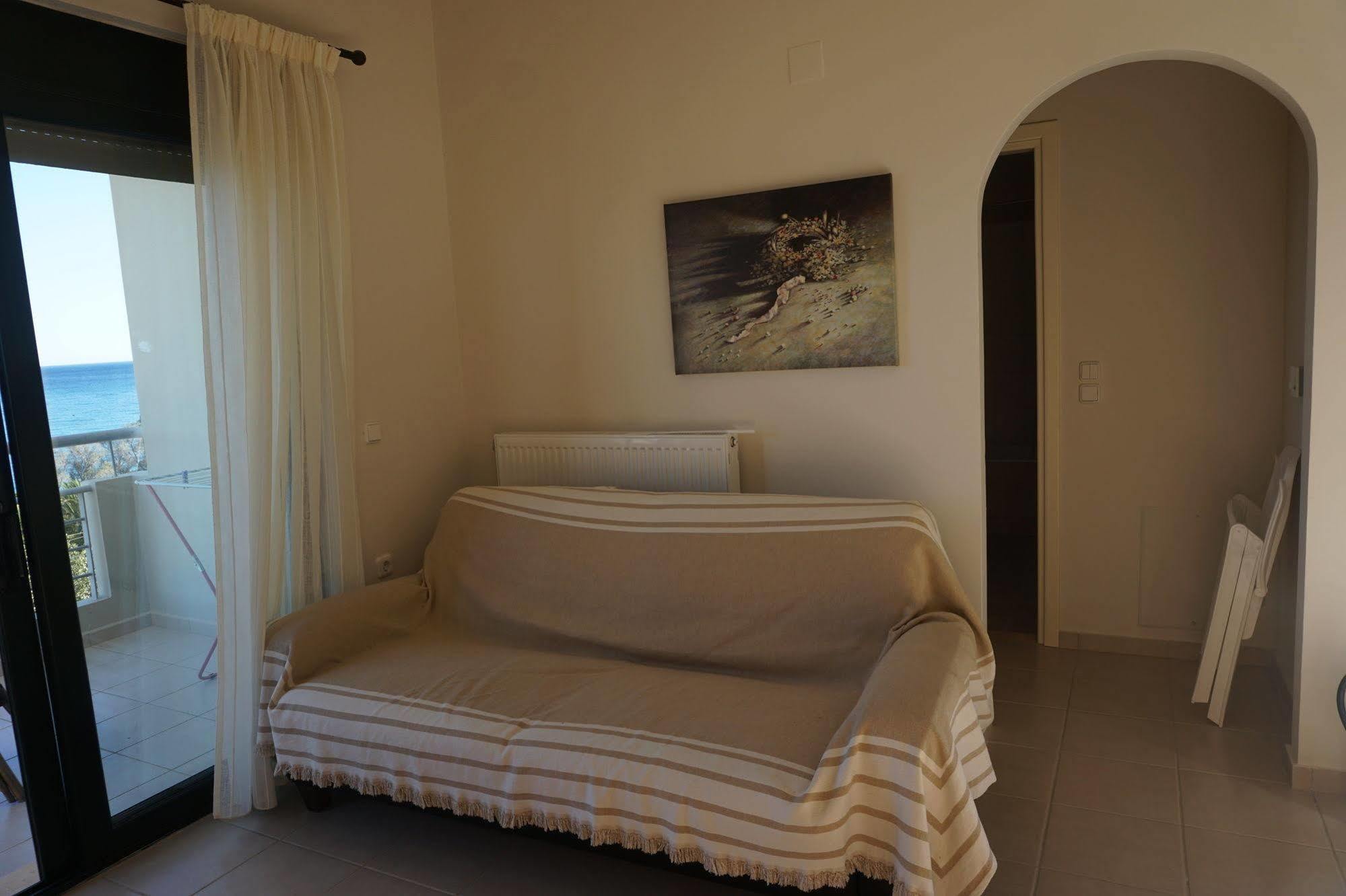 Portela Apartments Kampoula Кератокампос Екстериор снимка